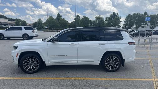 White 2022 Jeep Grand Cherokee L Summit Reserve