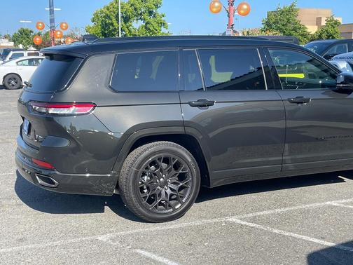 Green 2023 Jeep Grand Cherokee L Summit Reserve