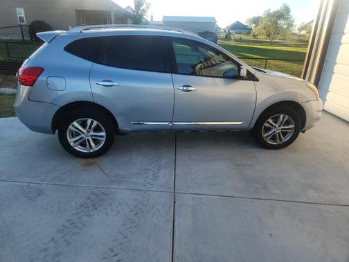 Gray 2012 Nissan Rogue SV