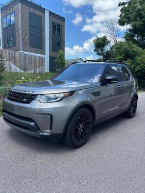 Gray 2017 Land Rover Discovery HSE