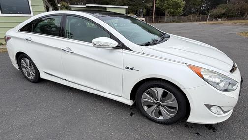 White 2015 Hyundai SONATA Hybrid Limited