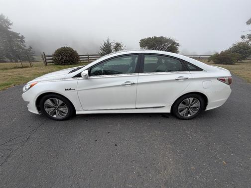 White 2015 Hyundai SONATA Hybrid Limited