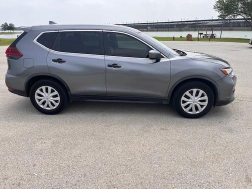 Gray 2019 Nissan Rogue S