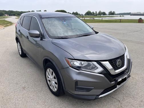 Gray 2019 Nissan Rogue S