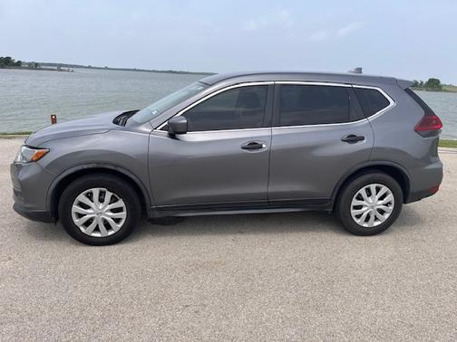 Gray 2019 Nissan Rogue S