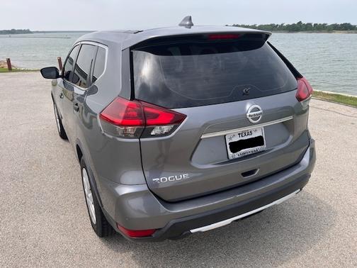 Gray 2019 Nissan Rogue S