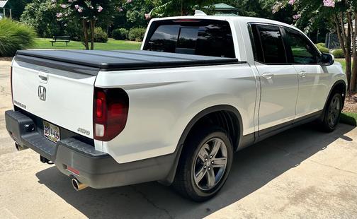 White 2021 Honda Ridgeline RTL