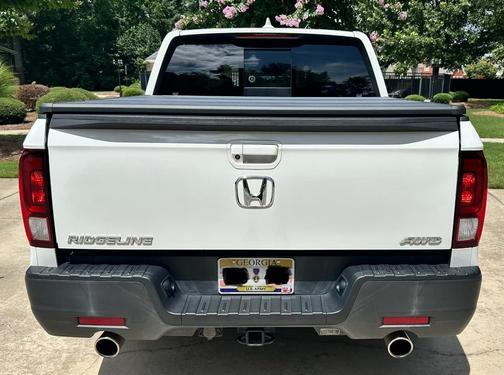 White 2021 Honda Ridgeline RTL