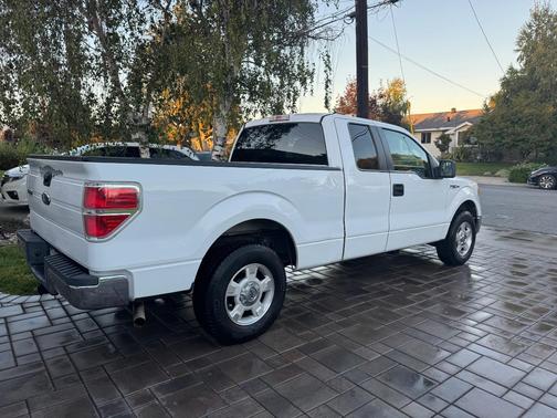 White 2010 Ford F-150 XLT SuperCab