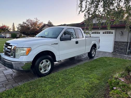 White 2010 Ford F-150 XLT SuperCab