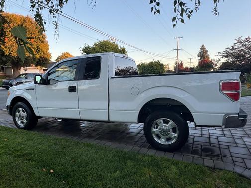 White 2010 Ford F-150 XLT SuperCab