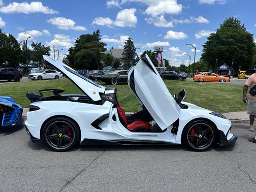 White 2025 Chevrolet Corvette Stingray w/1LT