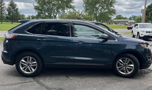 Green 2016 Ford Edge SEL