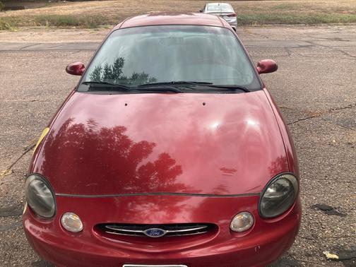 Red 1999 Ford Taurus SE