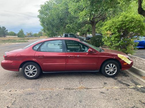 Red 1999 Ford Taurus SE