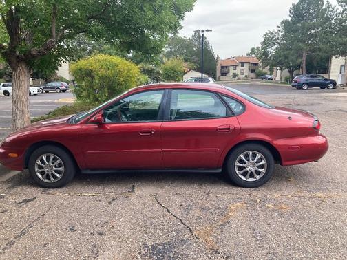 Red 1999 Ford Taurus SE
