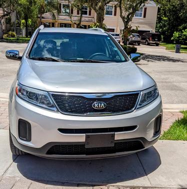 Silver 2015 Kia Sorento LX