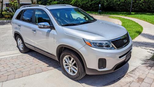 Silver 2015 Kia Sorento LX