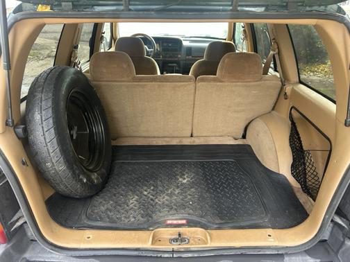 Green 1997 Jeep Grand Cherokee Laredo 4WD
