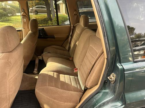 Green 1997 Jeep Grand Cherokee Laredo 4WD
