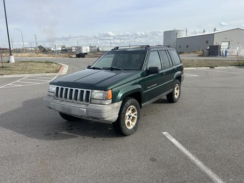 Green 1997 Jeep Grand Cherokee Laredo 4WD