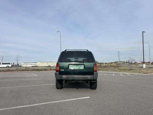 Green 1997 Jeep Grand Cherokee Laredo 4WD