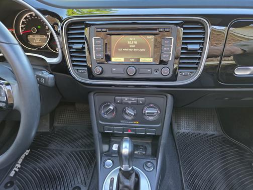 Black 2015 Volkswagen Beetle Auto 1.8T w/Sound/Nav