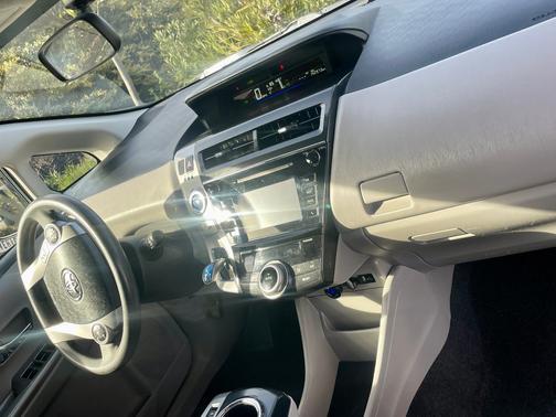 2017 Toyota Prius v Five