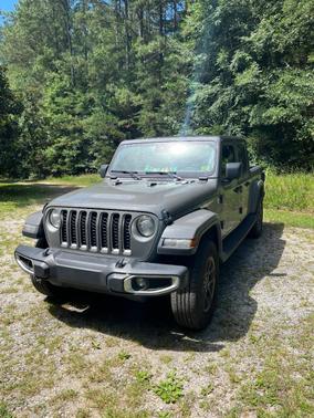 Gray 2020 Jeep Gladiator Overland