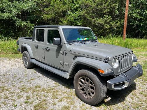 Gray 2020 Jeep Gladiator Overland