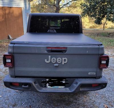 Gray 2020 Jeep Gladiator Overland