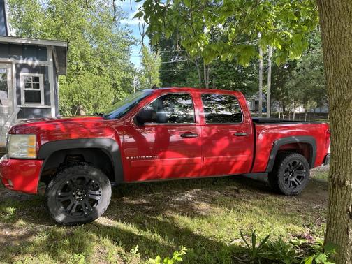 Red 2008 Chevrolet Silverado 1500 LT1 Crew Cab