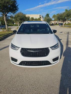 2023 Chrysler Pacifica Hybrid Limited