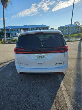 2023 Chrysler Pacifica Hybrid Limited