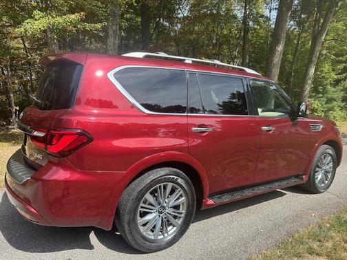 2022 INFINITI QX80 LUXE
