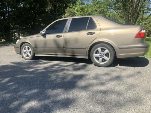 Brown 2004 Saab 9-5 Arc