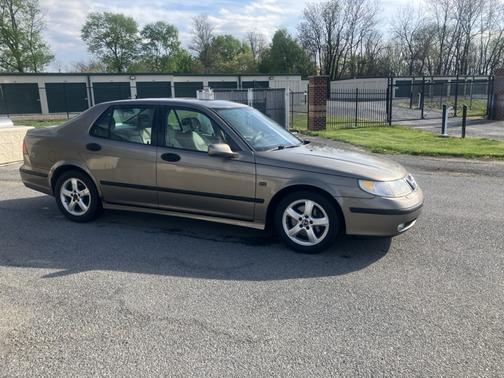 Brown 2004 Saab 9-5 Arc