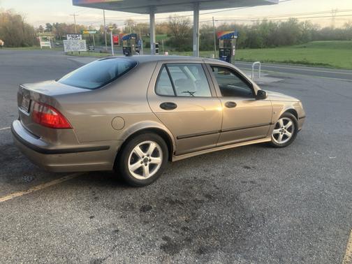 Brown 2004 Saab 9-5 Arc