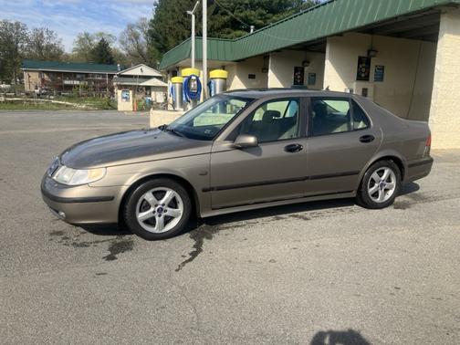 Brown 2004 Saab 9-5 Arc