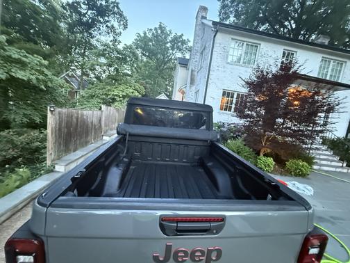 Gray 2022 Jeep Gladiator Mojave