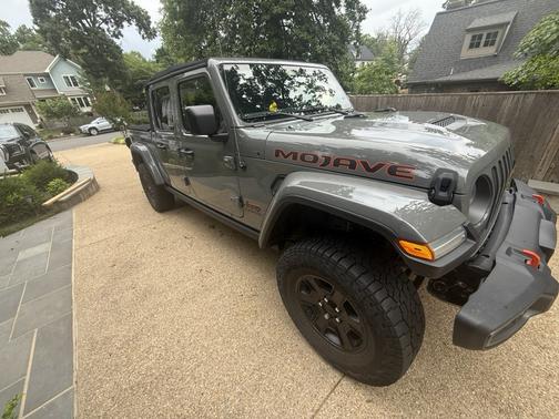 Gray 2022 Jeep Gladiator Mojave