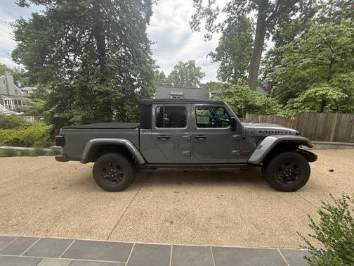 Gray 2022 Jeep Gladiator Mojave