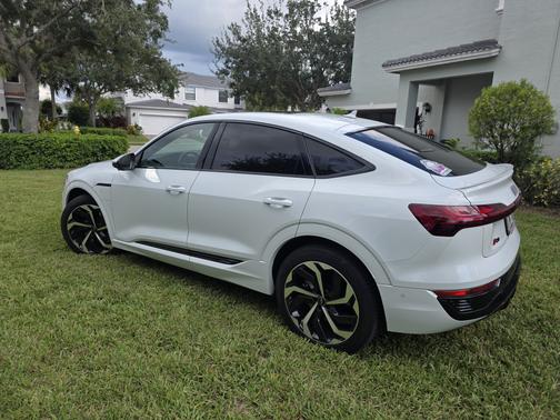 2024 Audi Q8 e-tron Sportback S line Prestige