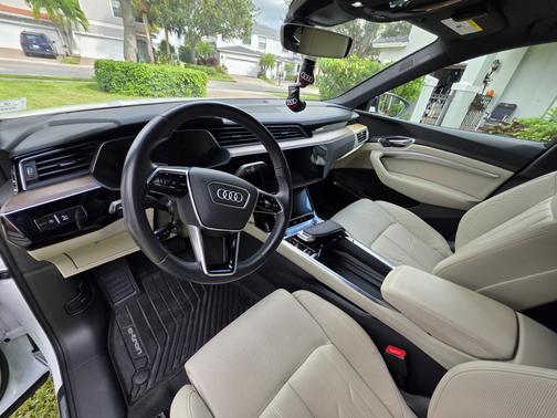 2024 Audi Q8 e-tron Sportback S line Prestige