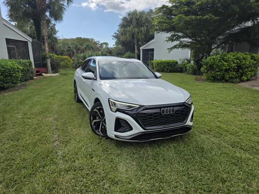 2024 Audi Q8 e-tron Sportback S line Prestige