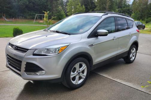 Silver 2016 Ford Escape SE