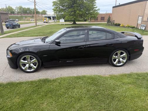 Black 2014 Dodge Charger R/T