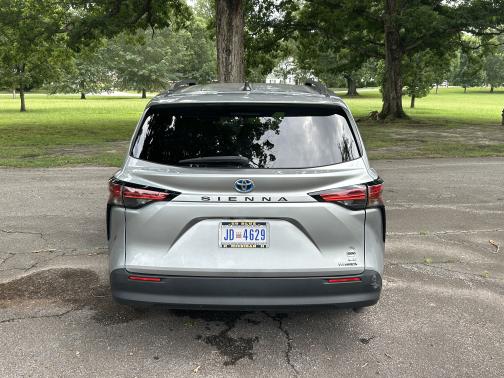 2022 Toyota Sienna LE
