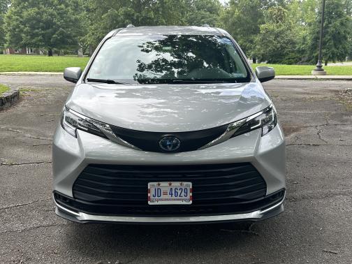 2022 Toyota Sienna LE