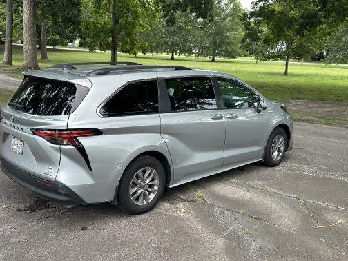 2022 Toyota Sienna LE